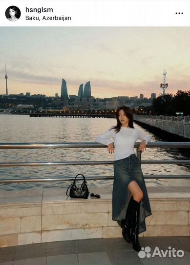 Джинсовая юбка с вырезом