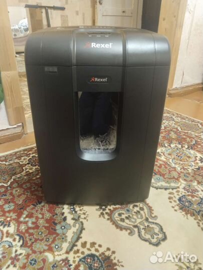 Уничтожитель бумаги шредер