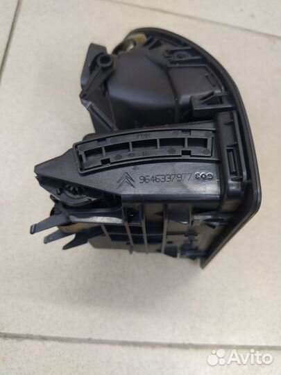 Воздушный дефлектор правый Ситроен С4