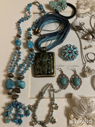 Бижутерия одним лотом. Голубое-белое