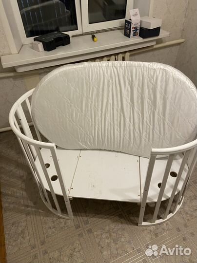 Детская кроватка с маятником круглая