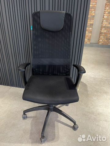 Компьютерное кресло для руководителя черная сетка