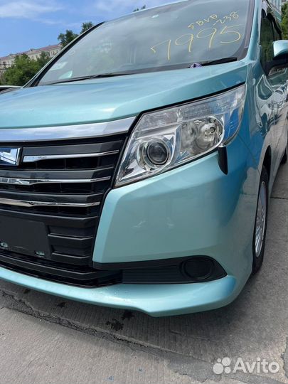 Toyota Noah, 2014