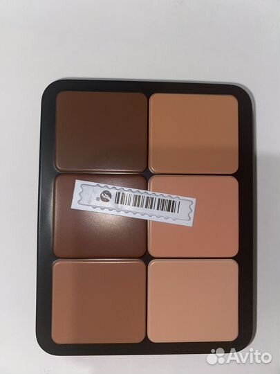 Палетка тональных средсв make up for ever