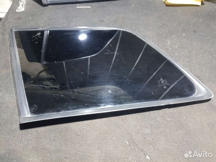 Стекло глухое Mitsubishi Outlander 1