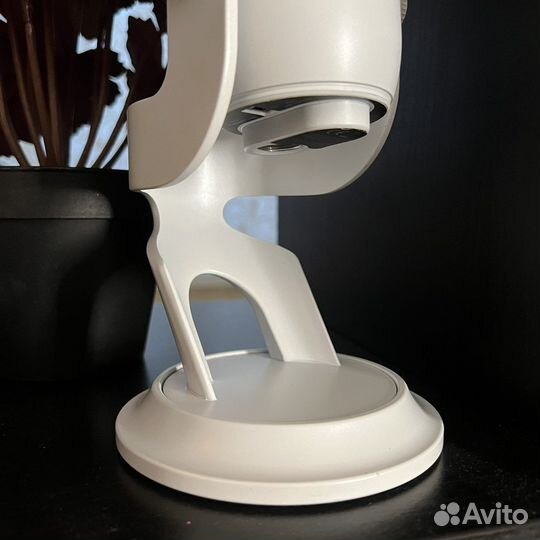 Студийный микрофон blue yeti white белый