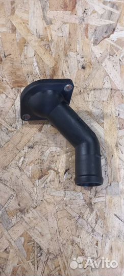 Фланец термостата skoda Octavia a5 VAG 06A121121C