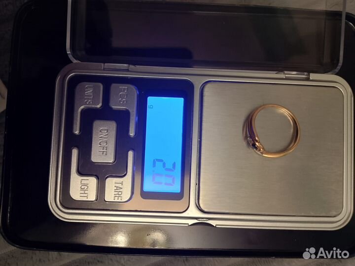 Кольцо с бриллиантом