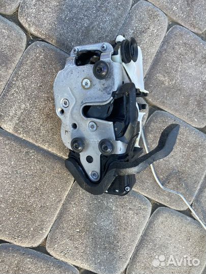 Замок передней правой двери opel