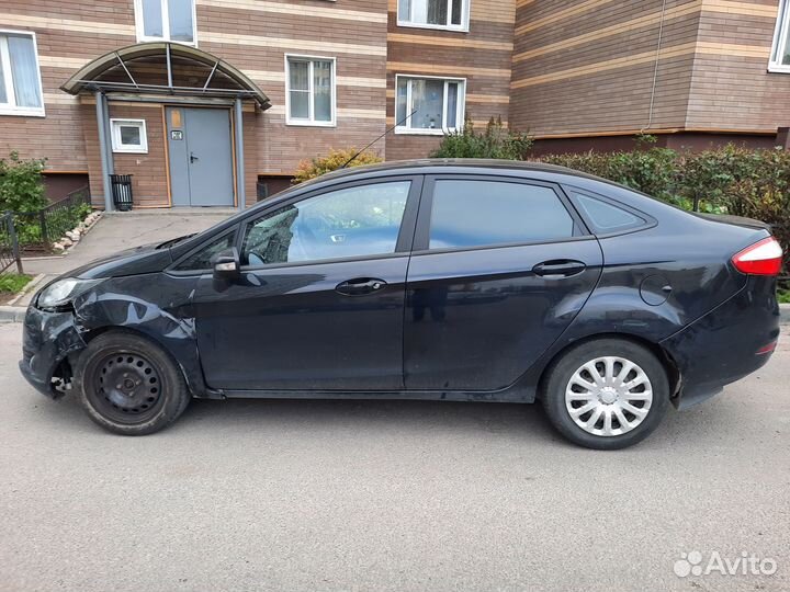 Ford Fiesta 1.6 МТ, 2016, битый, 150 676 км
