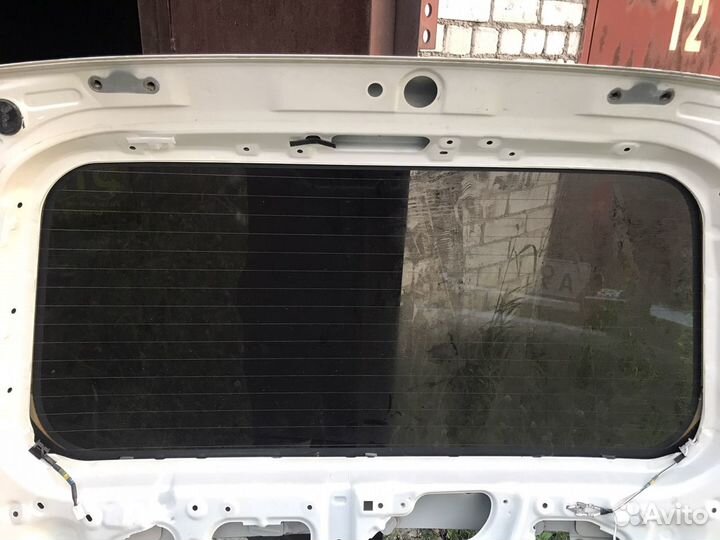 Стекло задней двери