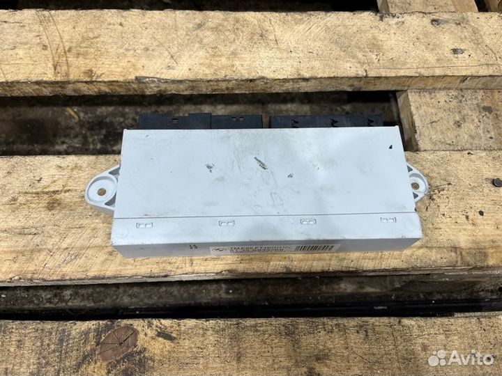 Блок управления передний правый Bmw 7 E66 N62B48