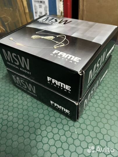 Микрофон оголовье телесного цвета