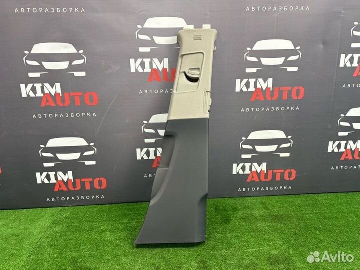 Обшивка стойки правая Audi Q7 4L 4.2 BAR 2007