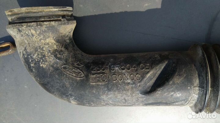 Патрубок впускной Ford Fiesta