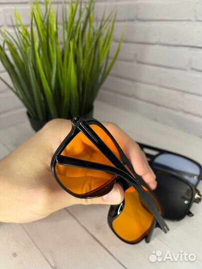 Очки солнцезащитные с чехлом