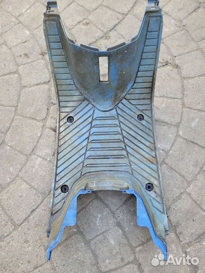 Пластик полик на скутер Yamaha Champ