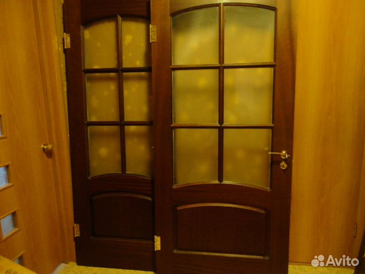 Межкомнатные двери бу с коробкой 3 штуки