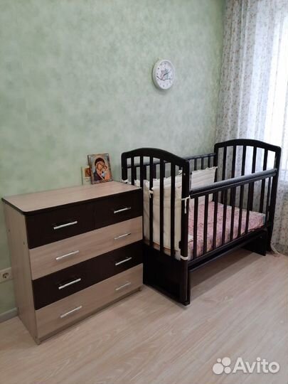 Детская кроватка-маятник + комод