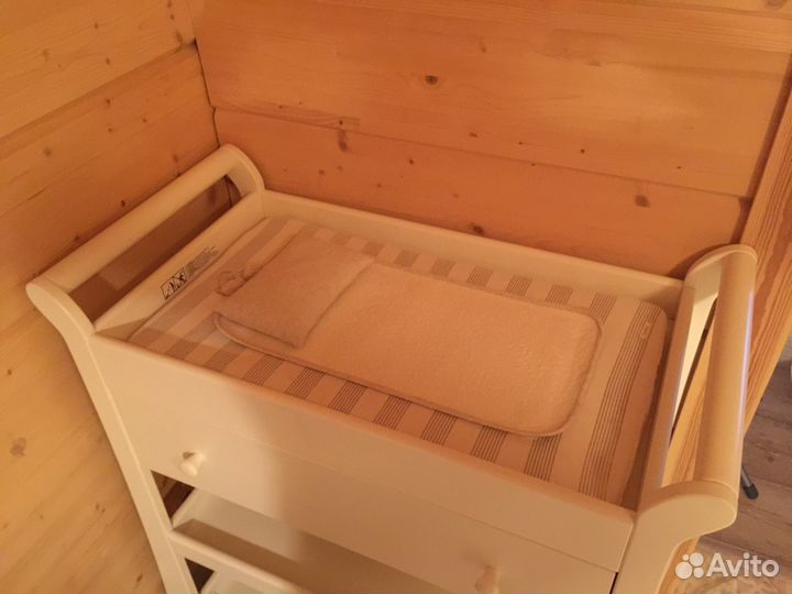 Пеленальный стол