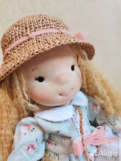 Кукла ручной работы с одеждой