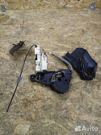 Замок двери передний правый Mercedes Benz Ml W164
