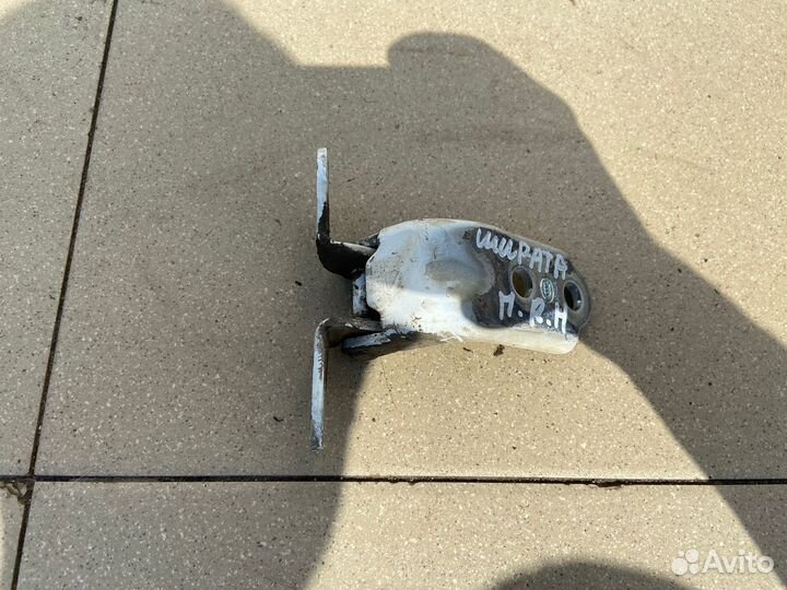 Петля двери передняя правая нижняя Kia cerato 2