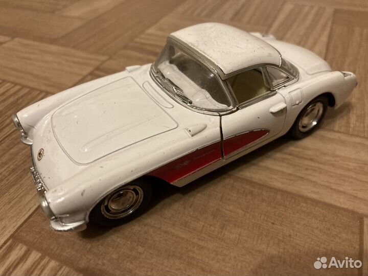 Машинка модель Chevrolet Corvette 1/34