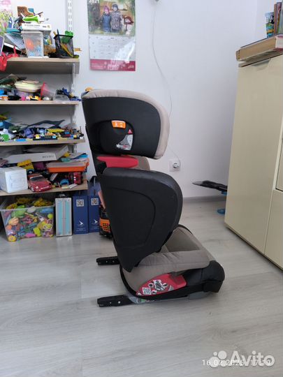 Автомобильное кресло Chicco с IsoFix