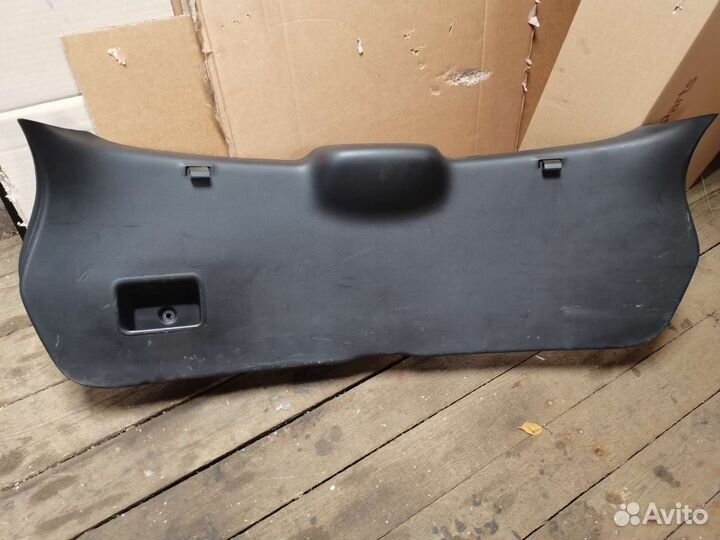 Обшивка крышки багажника