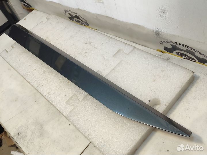 Молдинг двери передний левый Skoda Superb 3