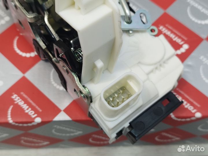 Замок задней/сдвижной двери MB Sprinter w906