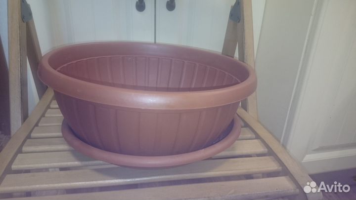 Широкие горшки (кашпо) пластиковые с поддонами