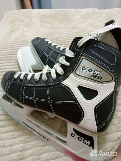 Хоккейные коньки CCM