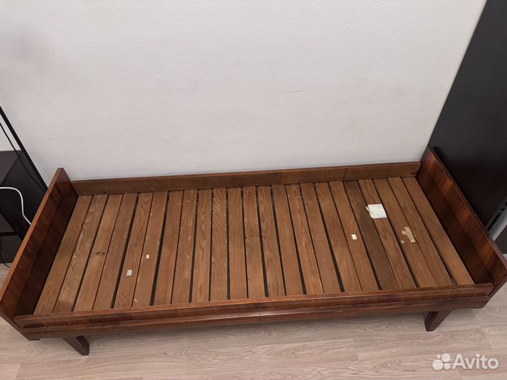 Кровать полутороспальная