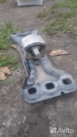 Mercedes benz с класс w203 кронштейн АКПП с подушк