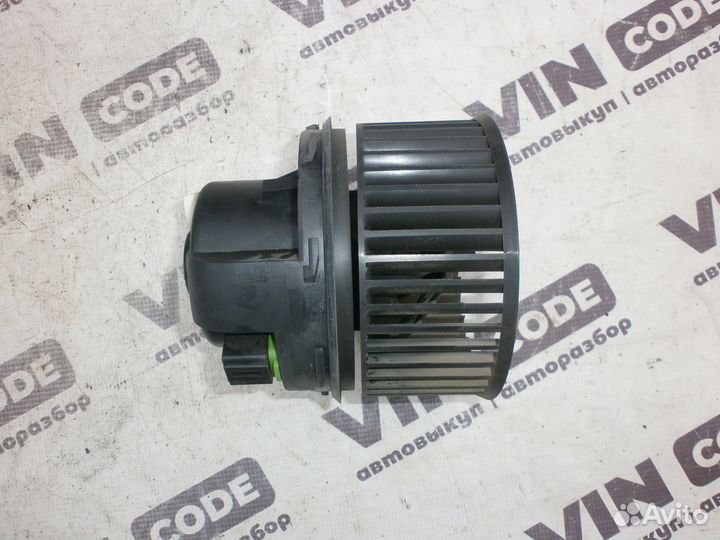 Моторчик отопителя Ford Focus 3