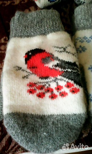 Женские варежки и гольфы