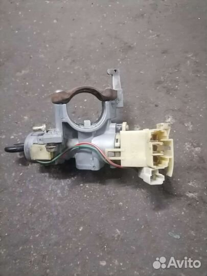 Замок зажигания Mazda Bongo Friendee