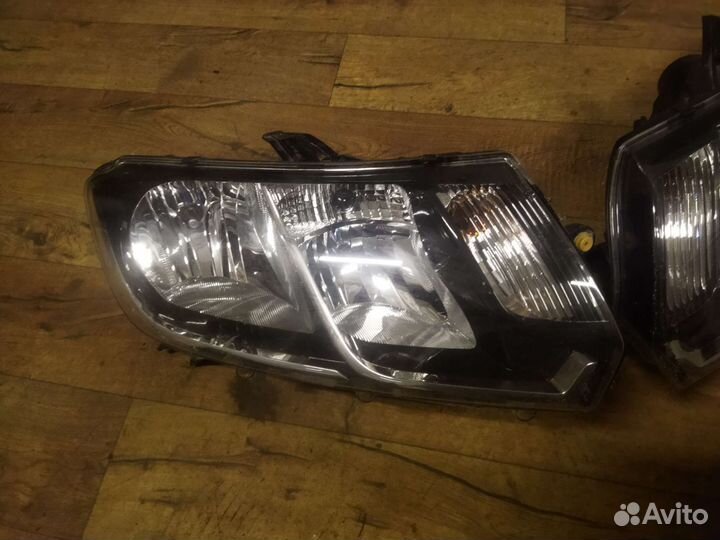 Фара левая/правая Renault Logan 2
