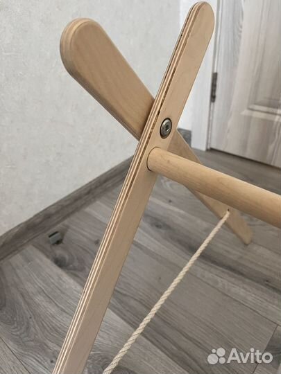 Стойка монтессори с игрушками