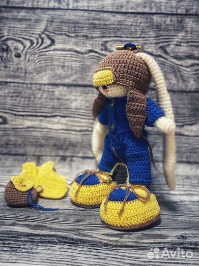 Вязаный заяц игрушка