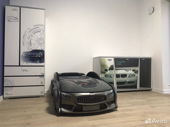 Детская кровать машина