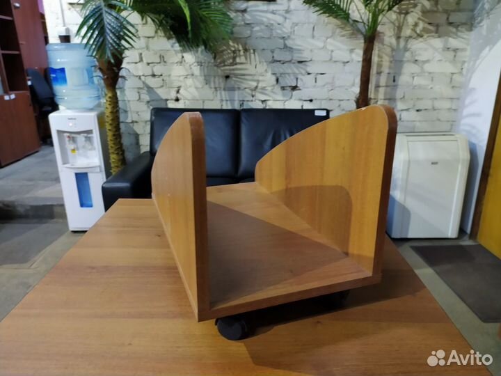 Полка для пк на колесах б/у 29х51х33