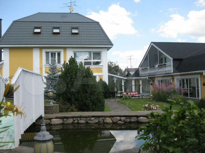 Дом 1087 м² на участке 20 сот.