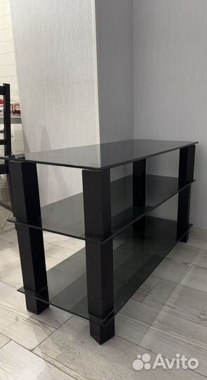 Стеклянная тумба под тв