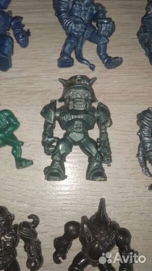 Пластмассовые фигурки звероботы солдатики