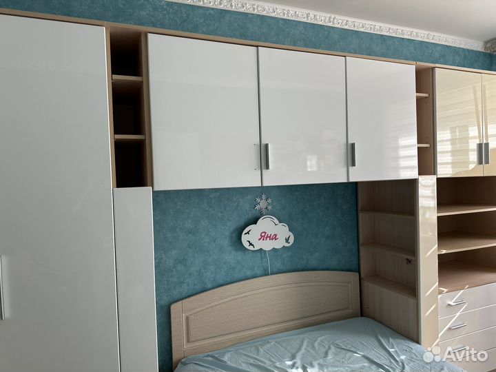 Шкаф стенка с кроватью в спальню