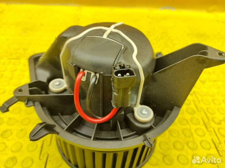 Моторчик отопителя Mini Clubman R55 LCI N18B16A