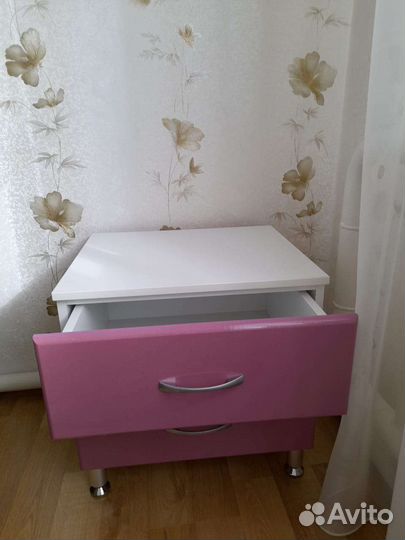 Детский шкаф и тумбочка